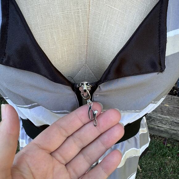 Guess Zip Front Top Black & Grey Elastic Waist Top Blouse Women’s Medium - Picture 9 of 10